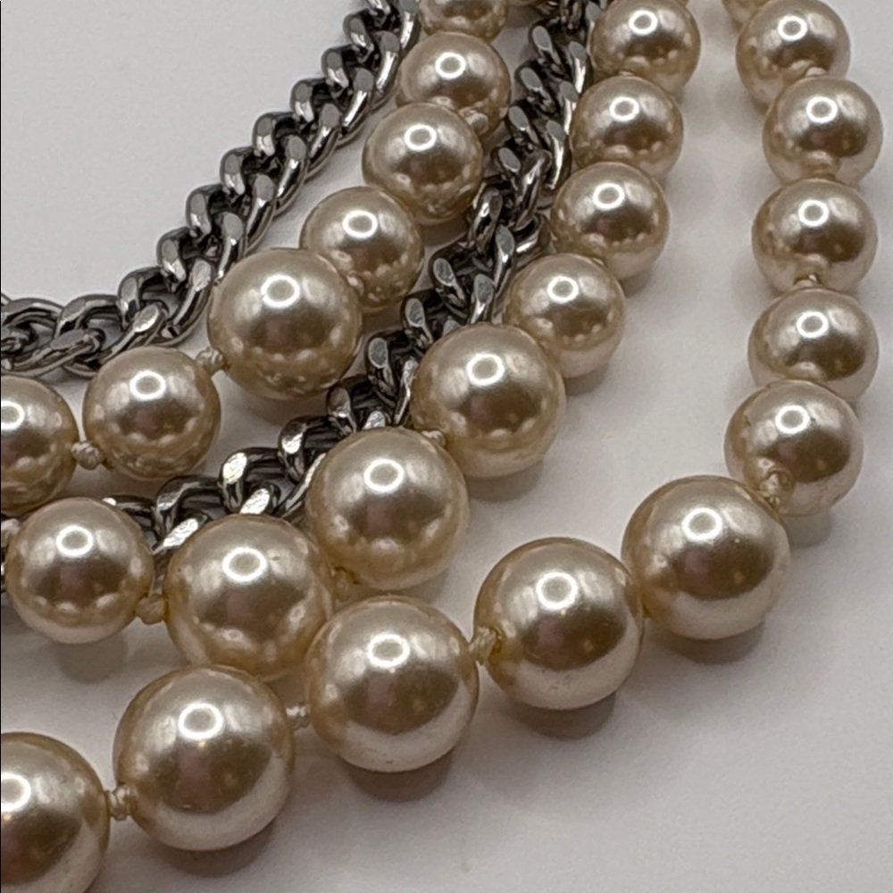 T Tahari Silver and Cream Pearl Necklace 18-19” - Picture 2 of 6